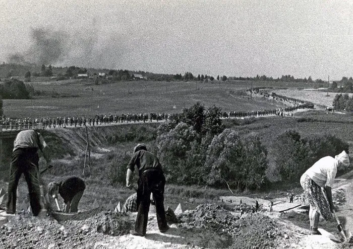 Массовое_строительство_лужского_рубежа